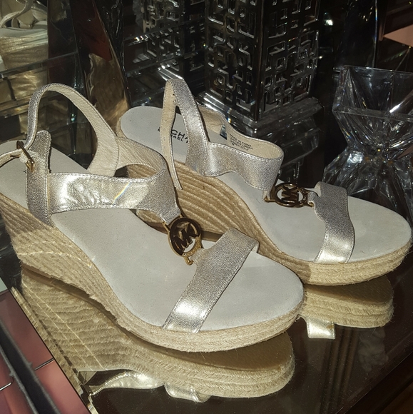 Michael Kors shoes - Picture 7 of 9